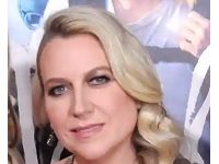 What Cheryl Strayed Puts Into Her Autofiction, And What She Keeps Out