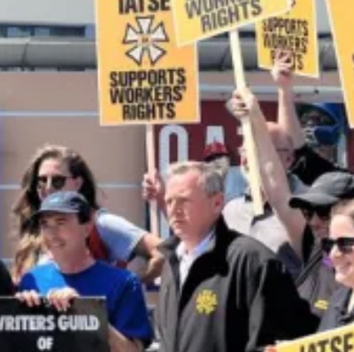 Stagehand And Craft Workers Come Out To Support Writers
