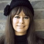 Astrud Gilberto, Who Sang “The Girl From Ipanema,” Is Dead At 83