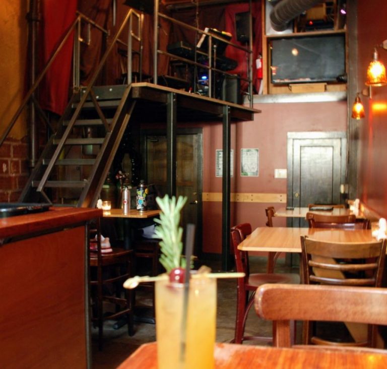 In Portland, A Bar For Classical Musicians To hang Out And Play
