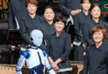 Robot Conductor Debuts With Korean Orchestra