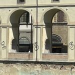 Jackass Tourists Paint Graffiti On Vasari Corridor In Florence
