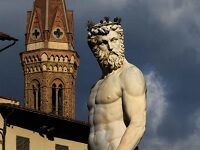 Another Jackass Tourist Damages Another Historic Italian Artwork
