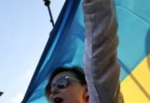 At The Berlin State Opera, Protestors Greet Anna Netrebko’s Performance