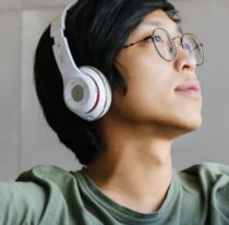 AI Readers Of Audio Books Are Here. There Are Some Issues…