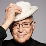 Norman Lear, Whose Sitcoms Revolutionized American Television, Is Dead At 101