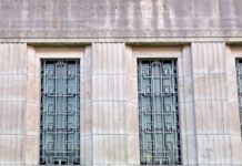 When Buildings Lose Decoration, It Isn’t Pretty