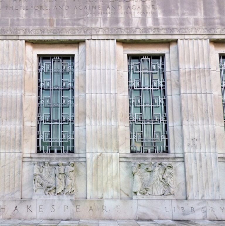 When Buildings Lose Decoration, It Isn’t Pretty