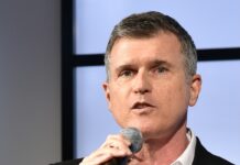 Warhol Museum Director To Step Down