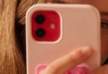 Gen-Z’s Poor Mental Health Comes From Smartphone Culture. We Should Stop It