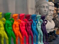 Florence Is Drowning In Selfie-Seeking Tourists. One Museum Director Suggests A Solution