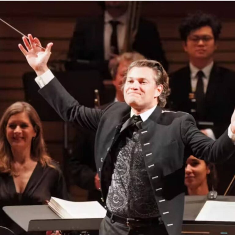 Quebec Orchestra Chief Quits In Dispute With Music Director