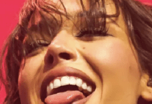 In Mexico City, Women Feature Behind And On Stage