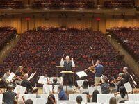 New York Philharmonic Players Get 30% Raise In New Contract
