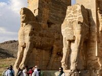 Stone-Eating Lichens Are Gradually Gobbling Up Ancient Persepolis