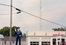 Illinois Town Becomes Home To America’s Fiberglass Giant Statues