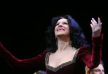 Soprano Storms Onstage To Demand End To Colleague’s Encore