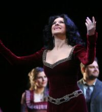 Soprano Storms Onstage To Demand End To Colleague’s Encore