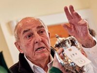 Is This America’s Oldest Working Auctioneer? (He’s Certainly One Of The Quirkiest)