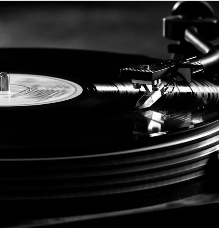 Study: Vinyl Records Are Far Outselling CDs