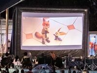 Dive-In Movies: Summer In Rural Australia Features Film Showings At Local Swimming Pools