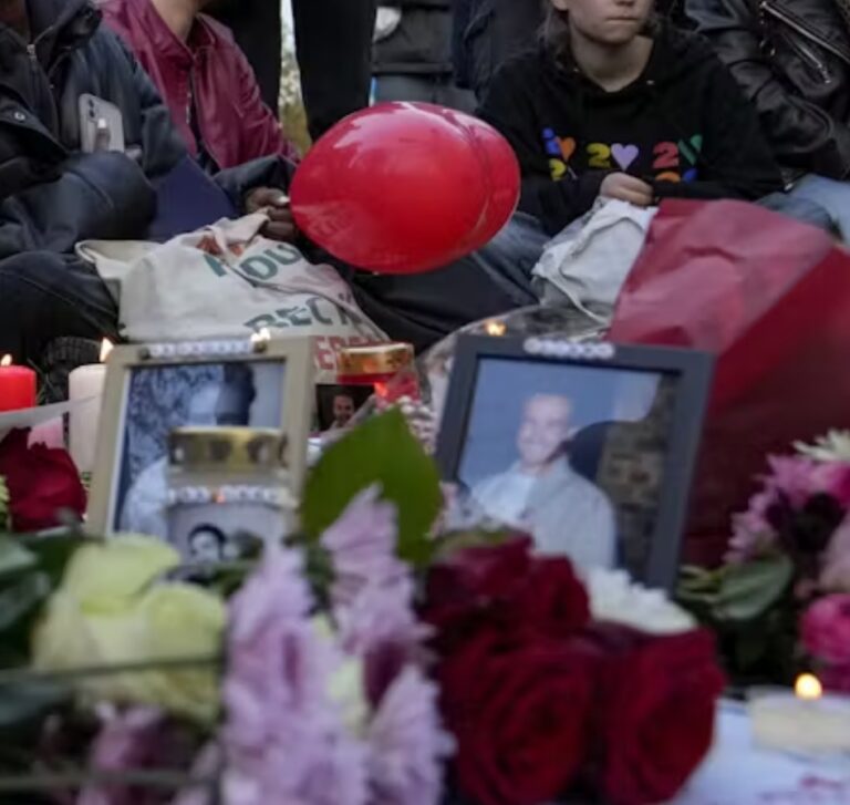 What Fan Culture Reaction To Celebrity Deaths Teaches Us About Dealing With Grief
