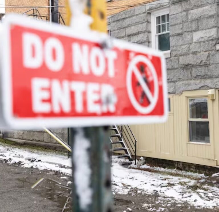 Tiny Library On US/Canada Border Raises Money To Build Separate Entrance For Canadians