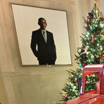 Looks Like The White House Has Replaced Obama’s Official Portrait With Portrait Of Trump Raising His Fist
