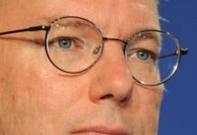 Eric Schmidt: AI Will Rival The Smartest Artists In a Few Years