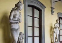 Nude Models In Florence Complain Of Difficult Working Conditions