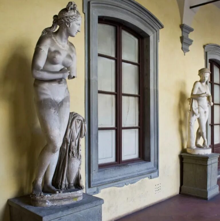 Nude Models In Florence Complain Of Difficult Working Conditions