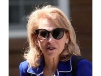 Settling Trump’s $20 Billion “60 Minutes” Lawsuit Could Constitute Criminal Bribery, Senators Warn Shari Redstone