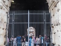 Reckless Tourist At Colosseum In Rome Survives Getting Impaled On Metal Fence