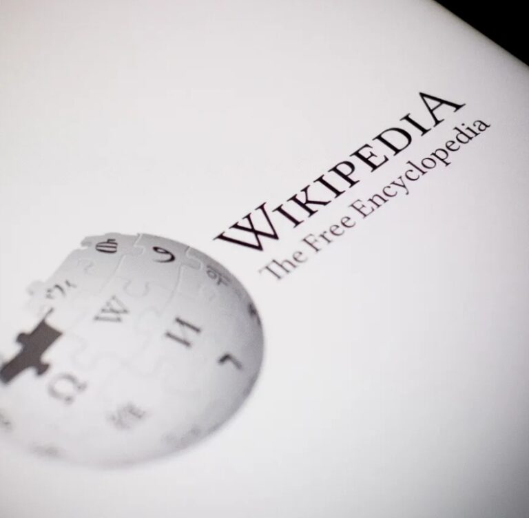 Wikipedia Says It Won’t Replace Human Volunteer Editors With AI