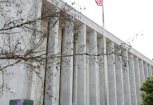 Library Of Congress Staffers Refuse Entry To Trump Officials