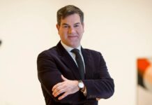 Art Institute Of Chicago Director On Leave After Airplane Incident