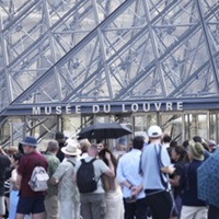 Louvre Abruptly Shut Down By Workers Protesting Overcrowding And Understaffing