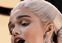 What It’s Like Watching The Evita Balcony Scene From A London Sidewalk