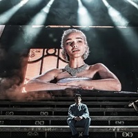 In Defense Of Rachel Zegler’s Balcony Scene In The New West End “Evita”