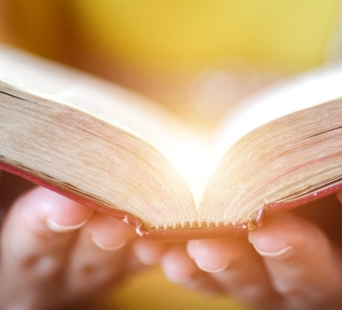 Your Brain Processes Words Differently When You Read (As Opposed To Listening)