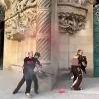 Climate-Protesting Architecture Vandals Throw Paint On Gaudí’s Sagrada Familia