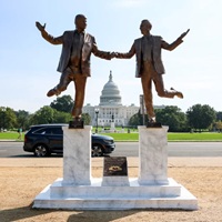 A Donald Trump-And-Jeffrey Epstein Statue Appears On, And Disappears From, DC’s National Mall