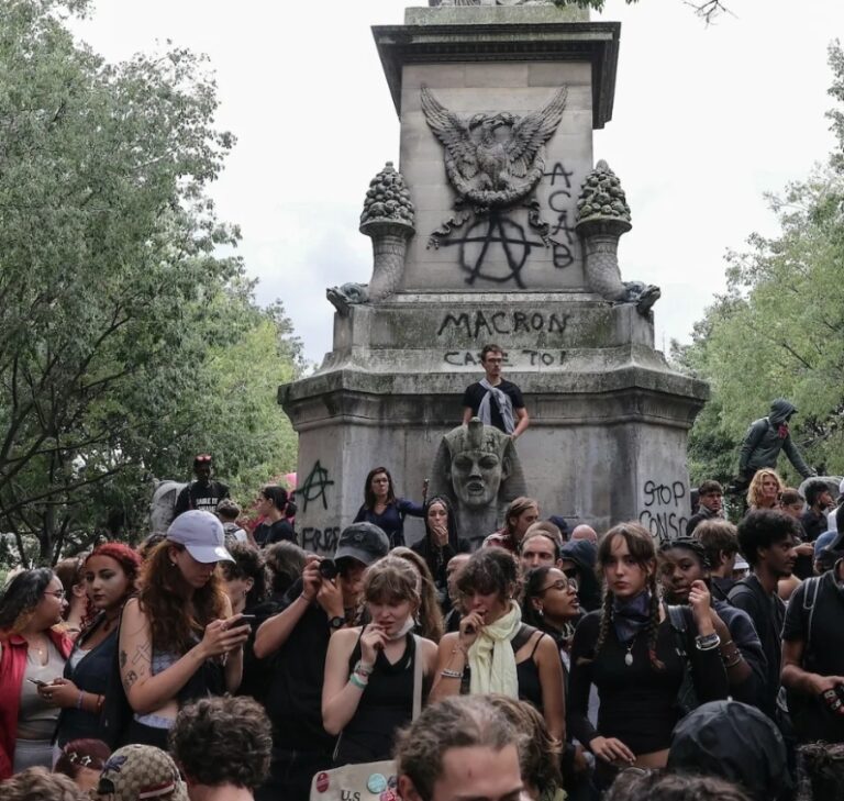 French Museums Close Because Of Labor Strikes