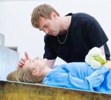 A Bilingual “Romeo and Juliet” Hits London