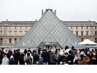 No Cameras?? Before Jewel Robbery, Audit Found Louvre’s Security Inadequate