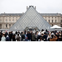 No Cameras?? Before Jewel Robbery, Audit Found Louvre’s Security Inadequate