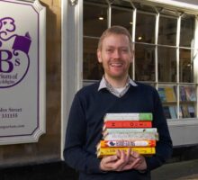 UK Book Shops Will Now Sell E-Books To Compete With Amazon