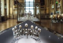 The Jewel Thief Underground Where The Louvre Jewels May Land