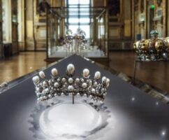 The Jewel Thief Underground Where The Louvre Jewels May Land