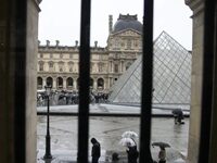 Four More Suspects Arrested In Louvre Jewel Theft Case
